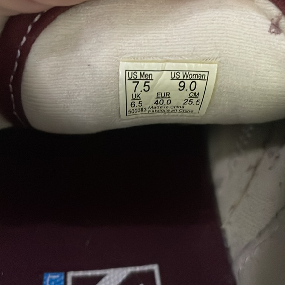 Used maroon vans - Picture 5 of 5